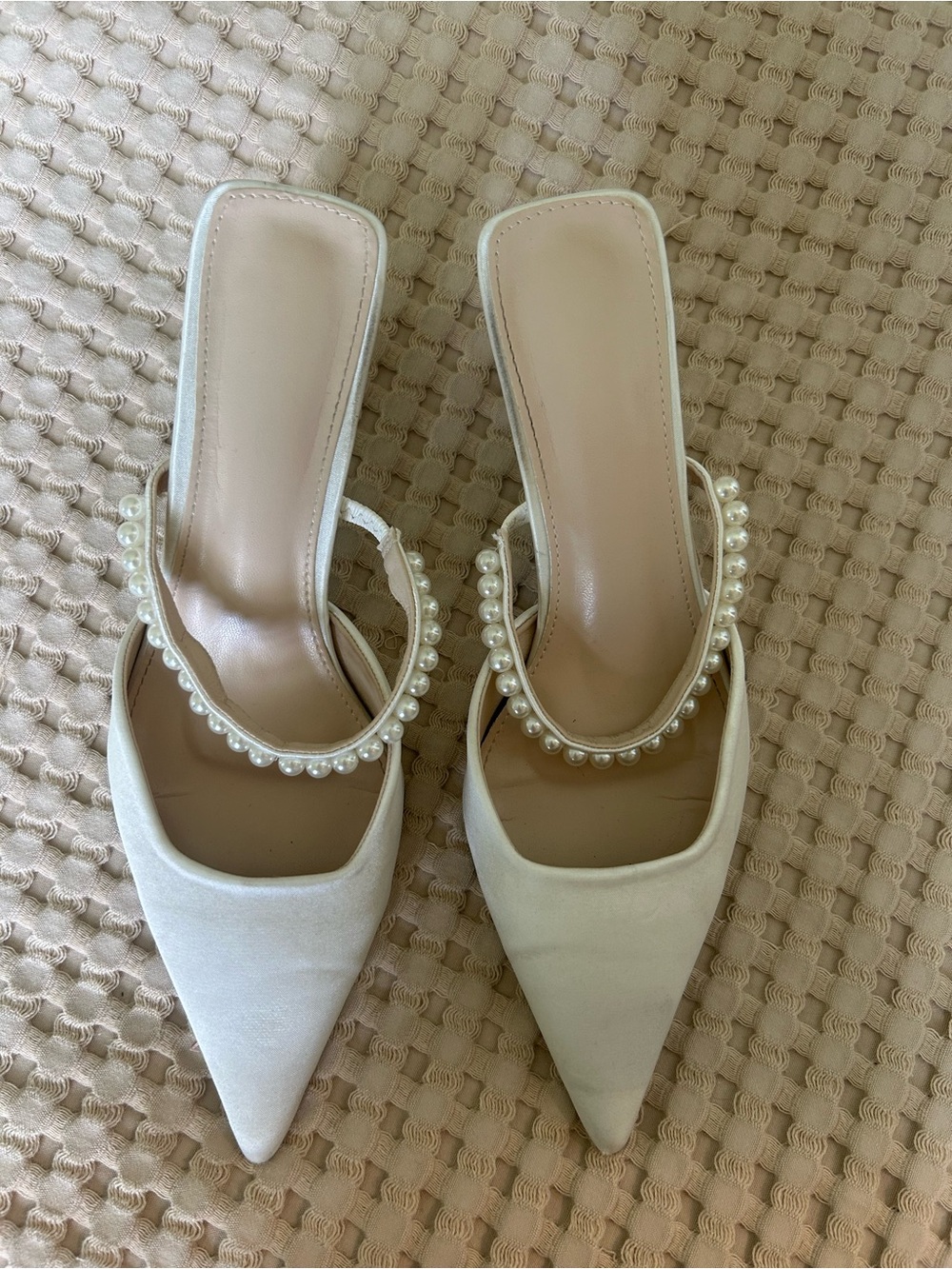 Pearl-Embellished White Pointed Toe Women's Mules